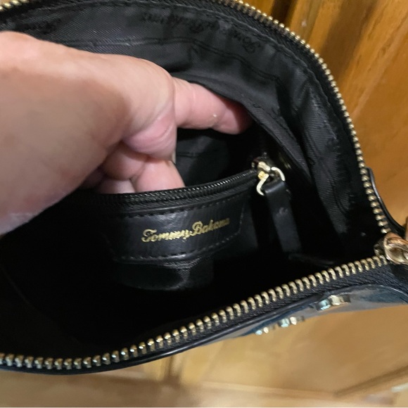 Tommy Bahama black crossbody - Picture 5 of 7
